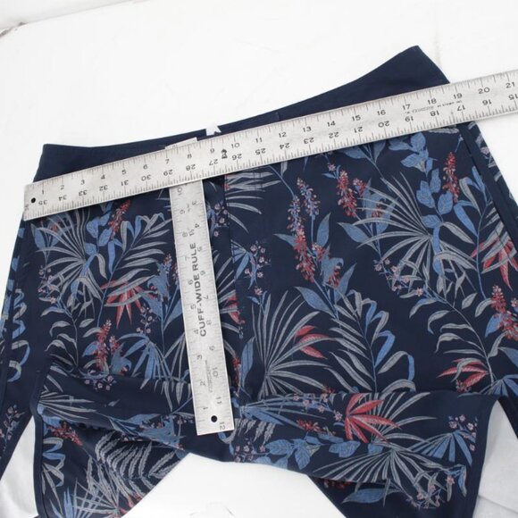 Travis mathew shorts Men's 34 8.5" Cool As A Coconut Boardshorts floral pockets - Picture 8 of 14